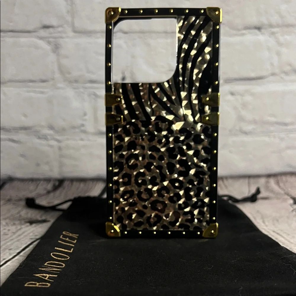 *iPhone 15 pro leopard print trunk-style phone case